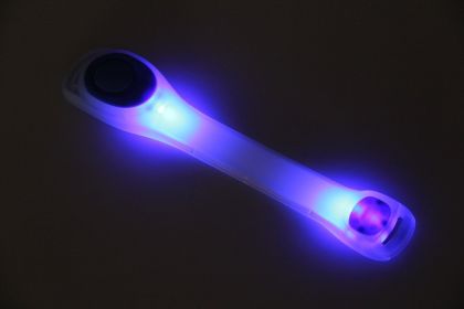 1X Clignotant LED SâˆšÂ©curitâˆšÂ© Nuit RâˆšÂ©flâˆšÂ©chissant Ceinture Strap Arm Band Brassard VâˆšÂ©lo Courir SâˆšÂ©curitâˆšÂ© dans les Sports En Plein Air Sport Durable (Color: Blue)
